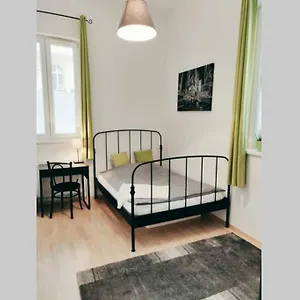  Apartament Amadeus - Tram Station To The Opera 2 Mins Away
