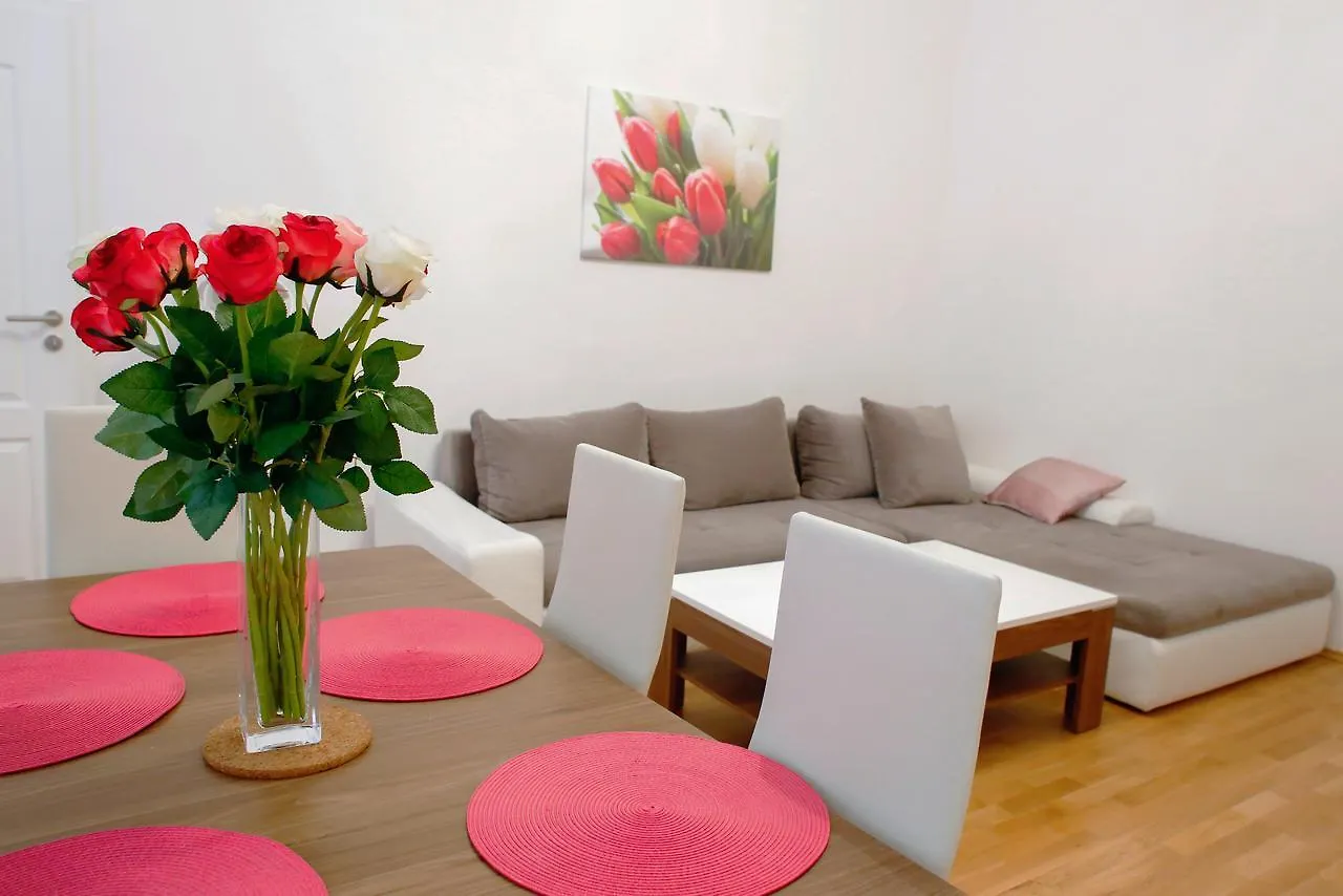 Exclusive Vienna Apartment 0*,